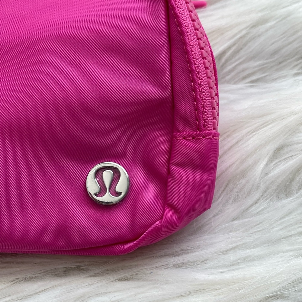 Lululemon | Sonic Pink Everywhere Belt Bag 1L - Picture 4 of 7